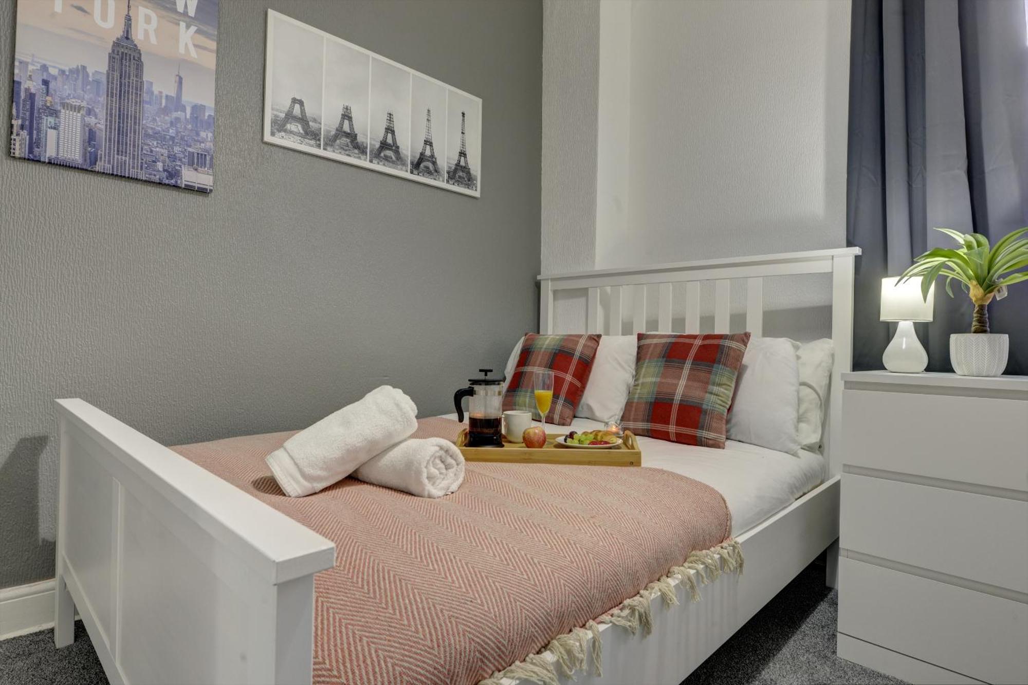 Modern 2Br Gem I Free Parking I Sleeps 5 Villa Coventry Bagian luar foto